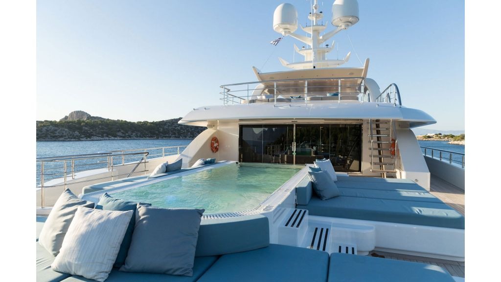 imgi_111_optasia-mega-yacht-44-1024-576