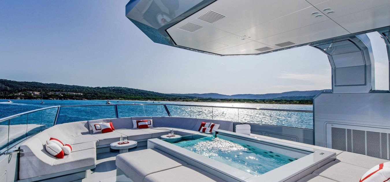 imgi_114_bold-motor-yacht-master-1-1350-630