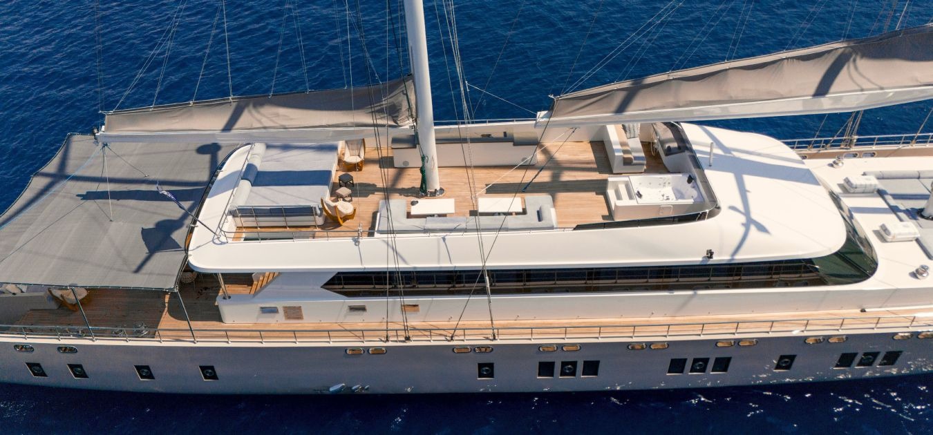 imgi_114_de-love-009-master-1350-630