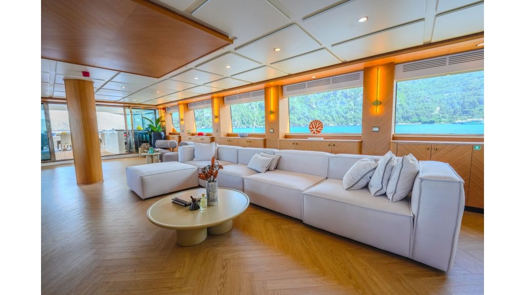 imgi_16_king-of-the-sea-516-1024-576