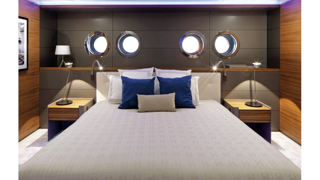 imgi_17_bold-motor-yacht-76-1024-576