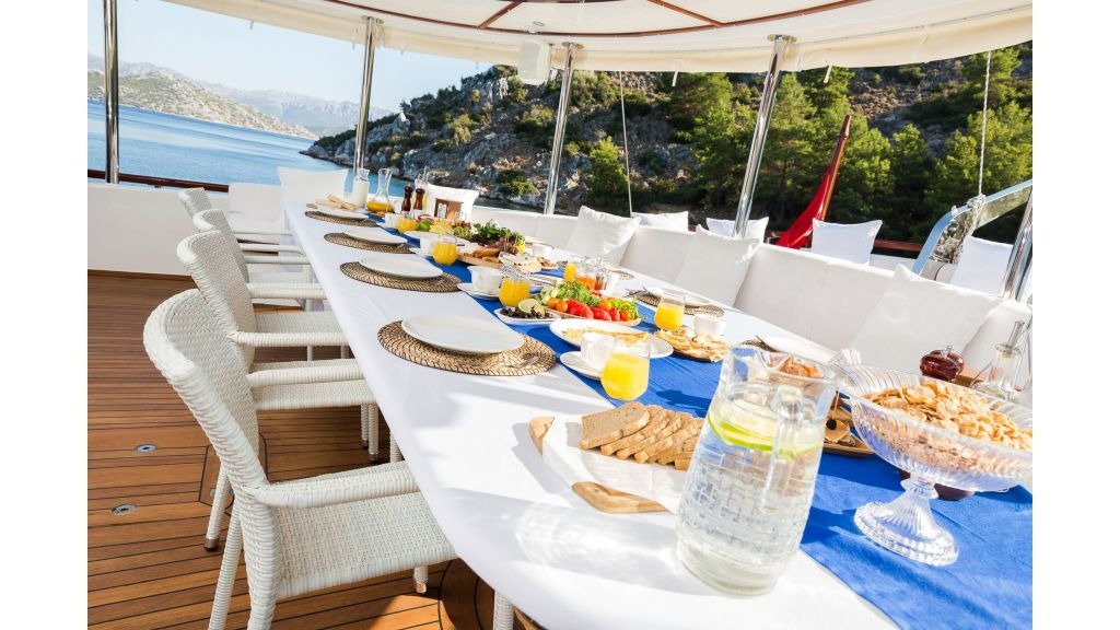 imgi_22_halkon-del-mar-luxury-gulet-3-1024-576