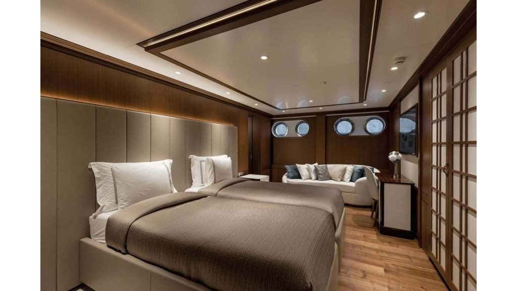 imgi_25_victorious-yacht-33-1024-576