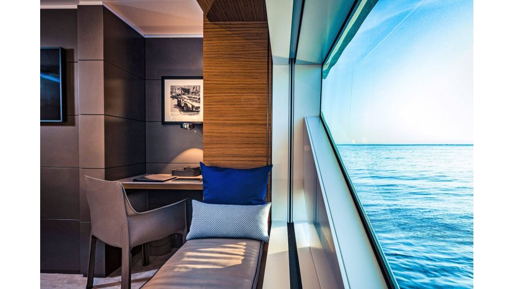 imgi_26_bold-motor-yacht-68-1024-576