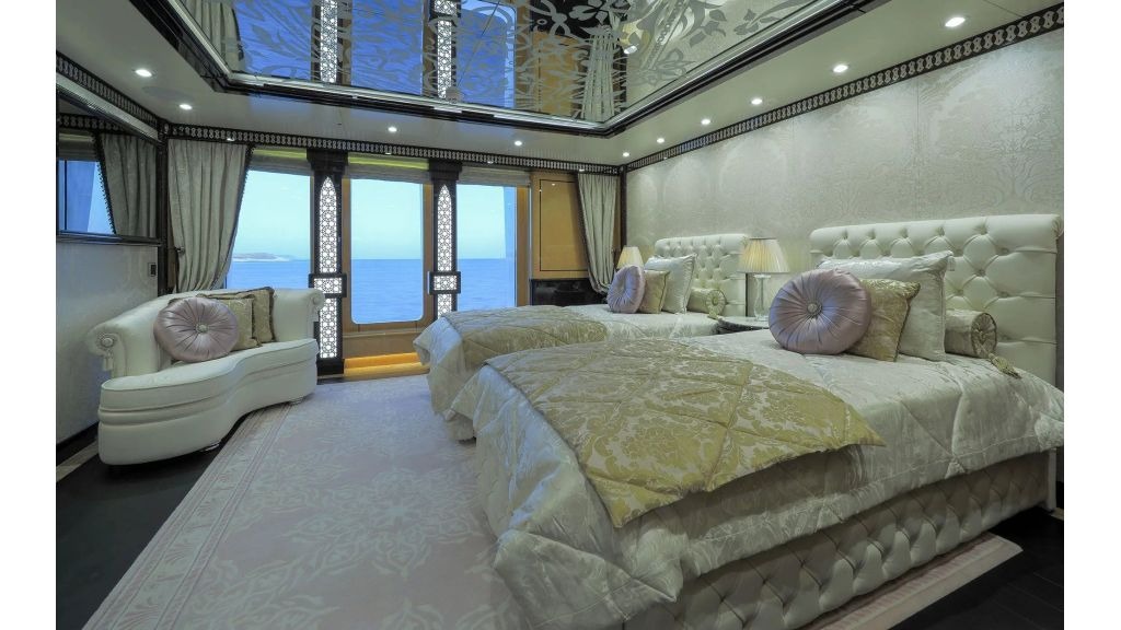 imgi_27_elements-motor-yacht-0027-1024-576