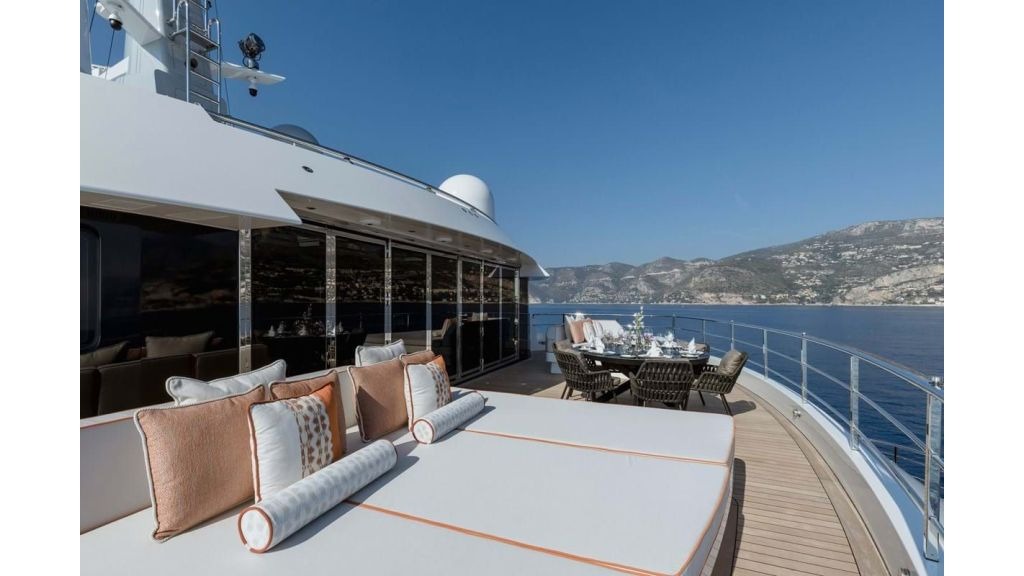 imgi_37_victorious-yacht-21-1024-576