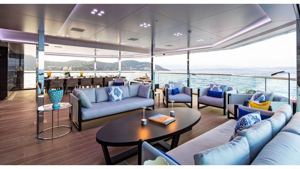 imgi_43_bold-motor-yacht-64-1024-576