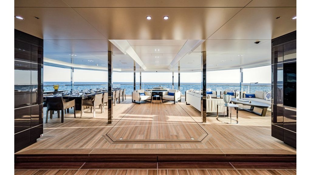 imgi_44_bold-motor-yacht-67-1024-576