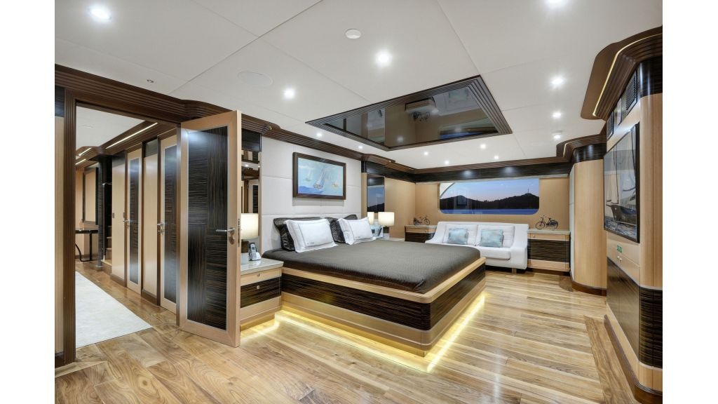 imgi_55_meira-luxury-yacht-51-1024-576