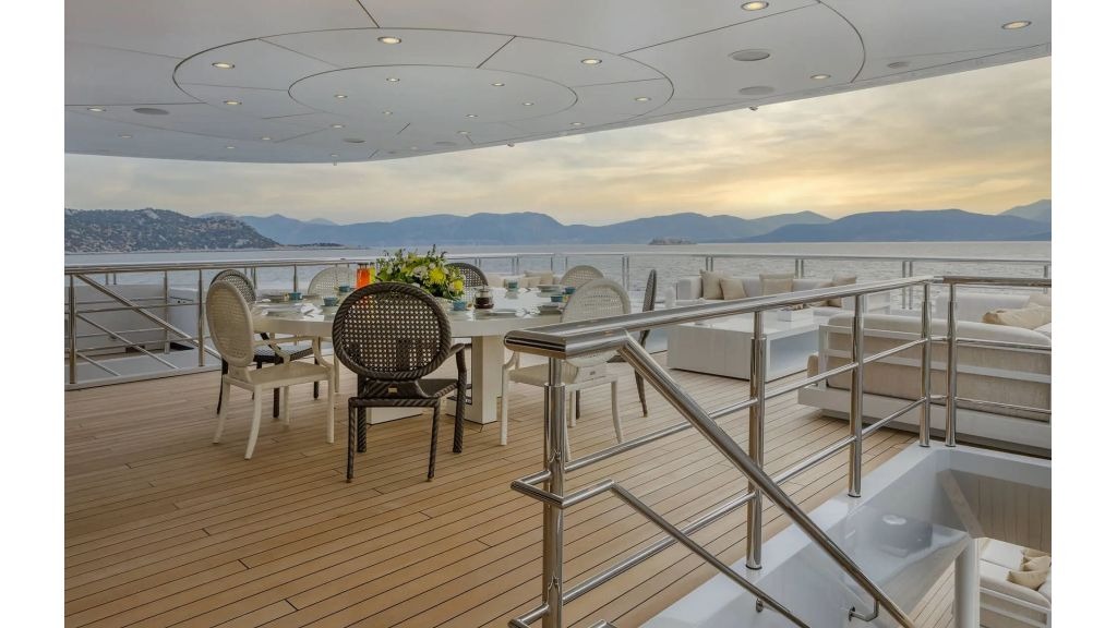 imgi_59_lady-vera-yacht-39-1024-576