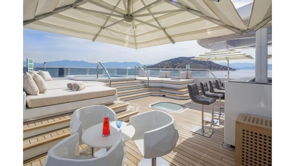 imgi_61_lady-vera-yacht-34-1024-576