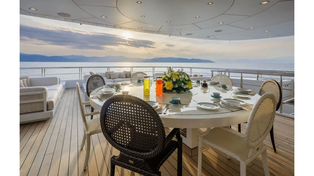 imgi_66_lady-vera-yacht-81-1024-576