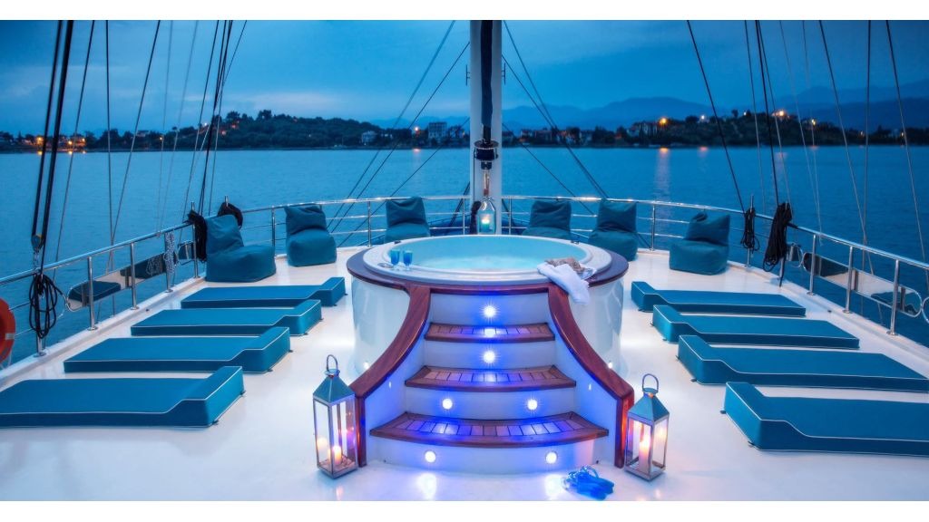 imgi_7_grand-admiral-gulet-5-1024-576