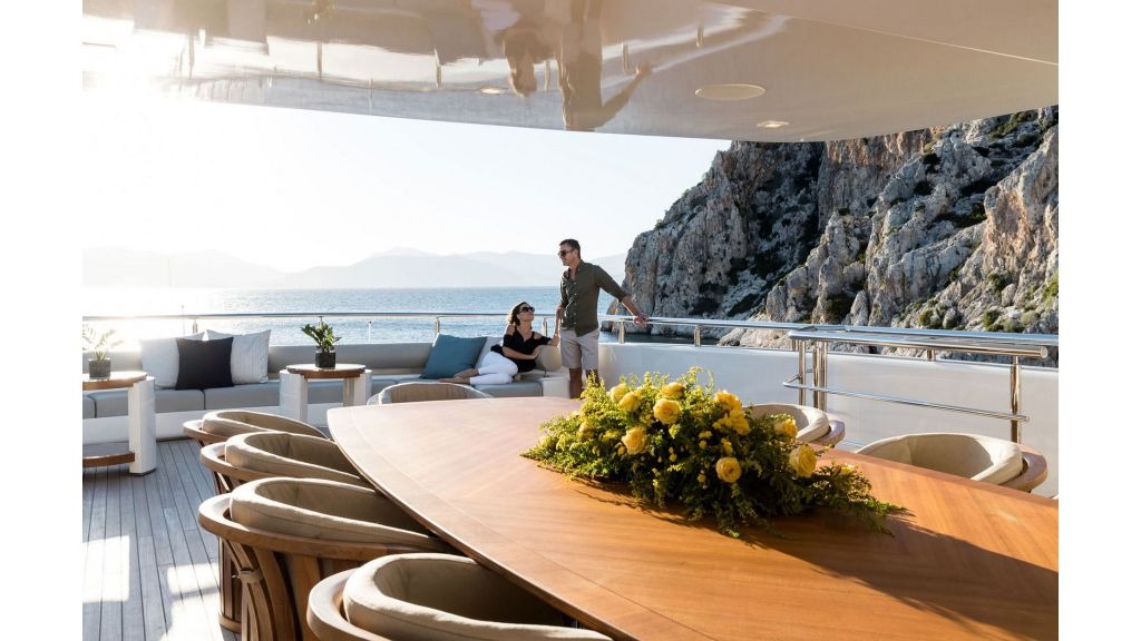 imgi_90_optasia-mega-yacht-21-1024-576