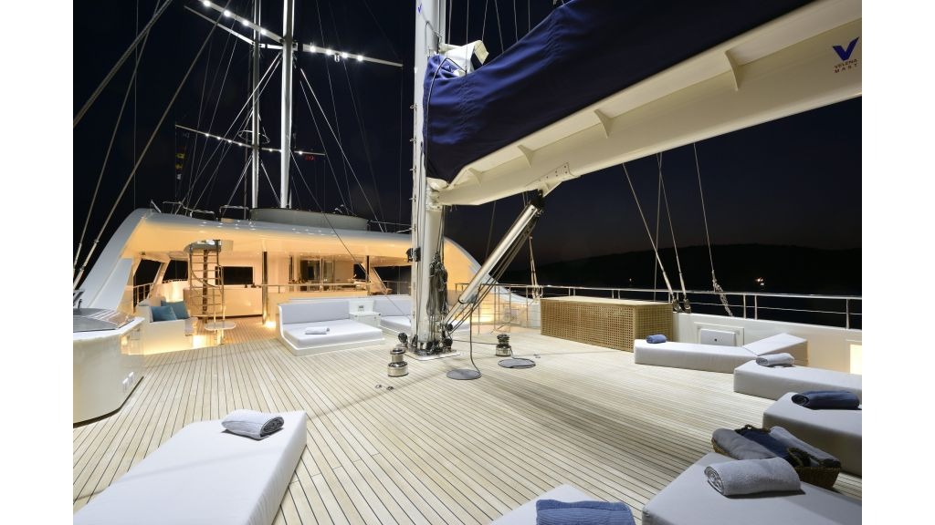 imgi_91_meira-luxury-yacht-16-1024-576