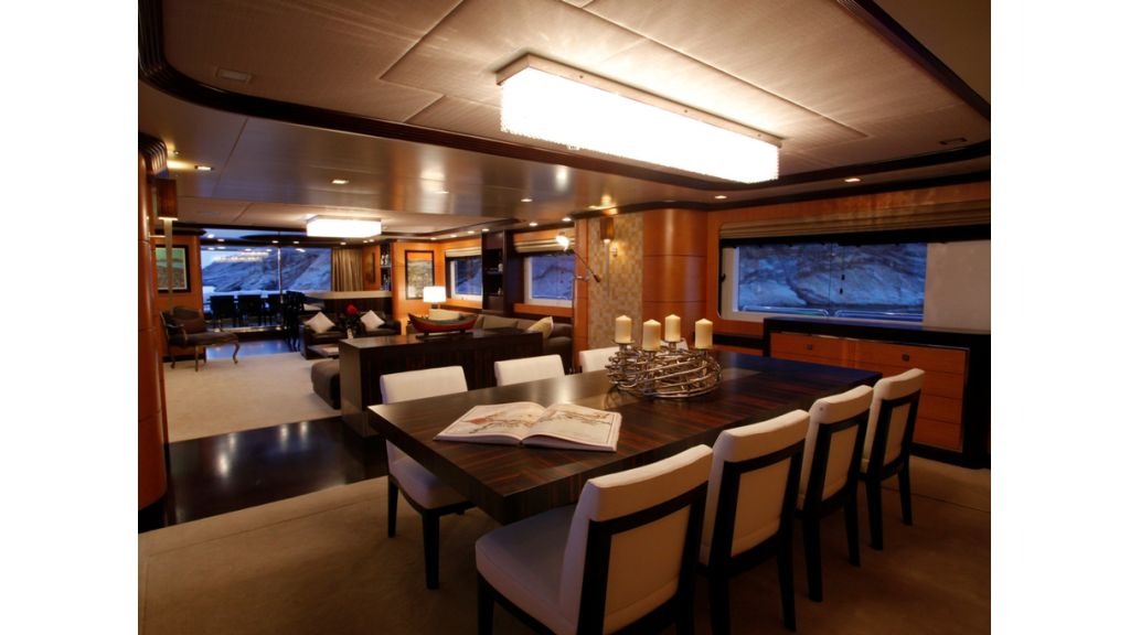 1299048998_motoryacht_serenity_8-1024-576
