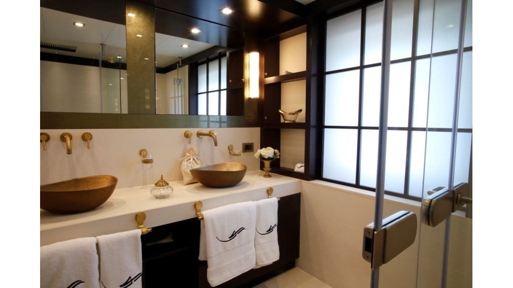 1299083269_owners_cabin_bathroom-1024-576