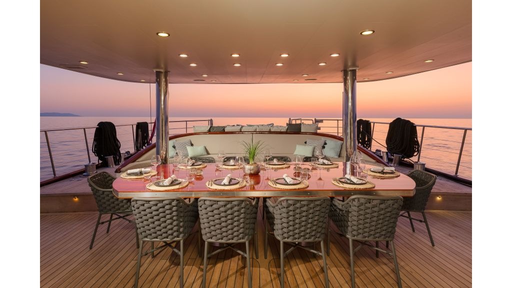 2-lg-aft-dining-2-1024-576