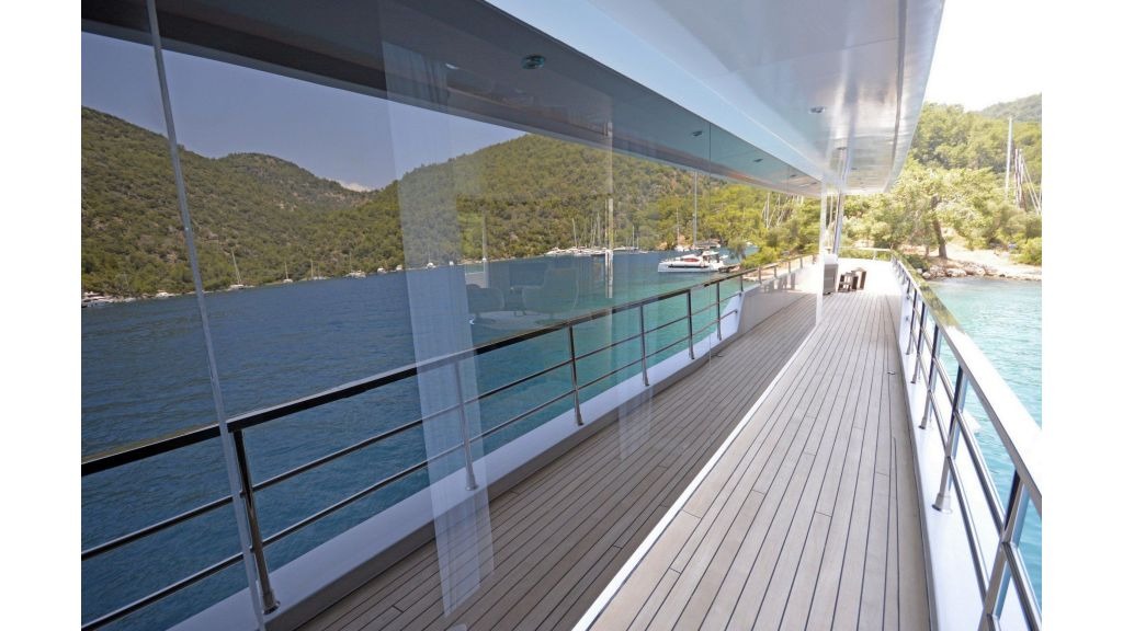 adamaris-yacht-32-1024-576