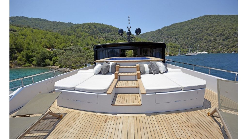 adamaris-yacht-52-1024-576