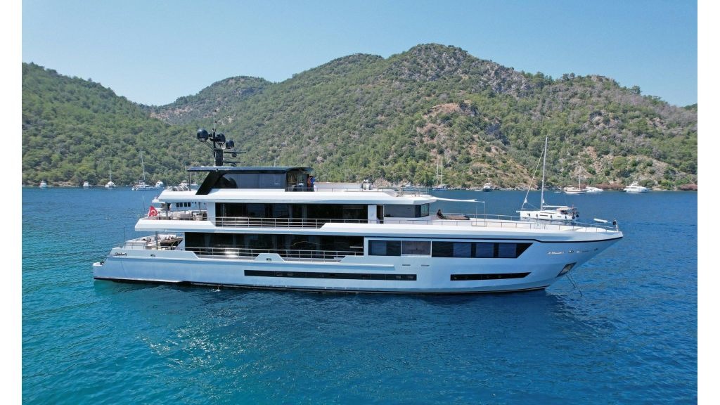 adamaris-yacht-85-1024-576