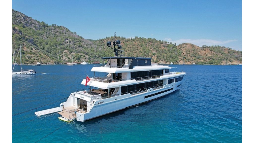 adamaris-yacht-86-1024-576