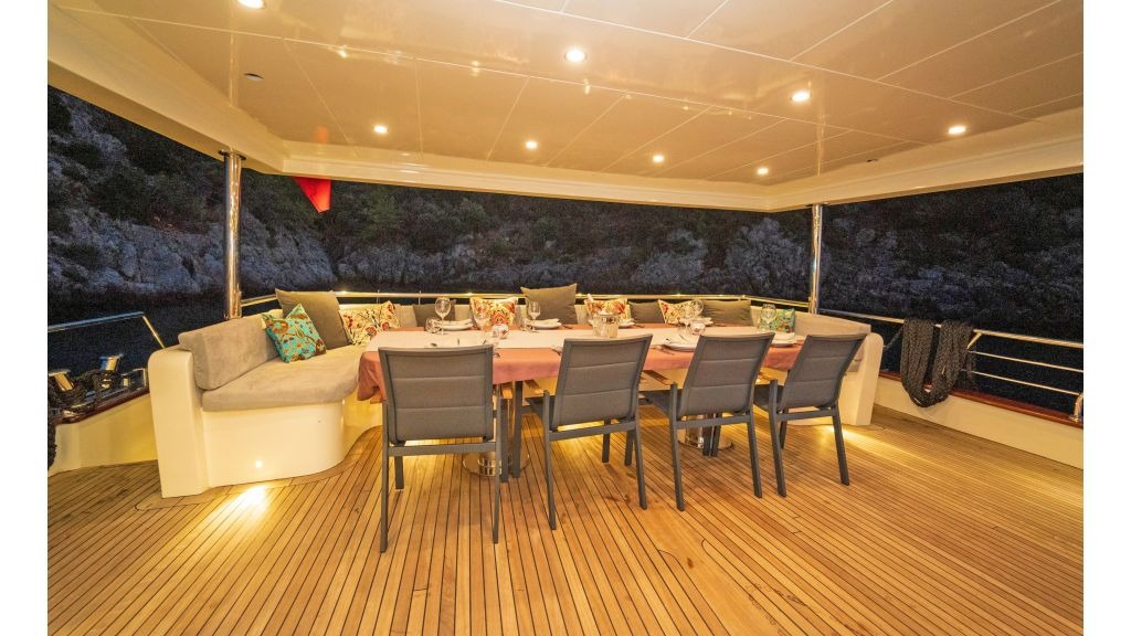 alegria-motor-yacht-43-1024-576