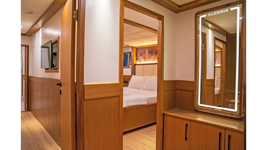 alegria-motor-yacht-47-1024-576