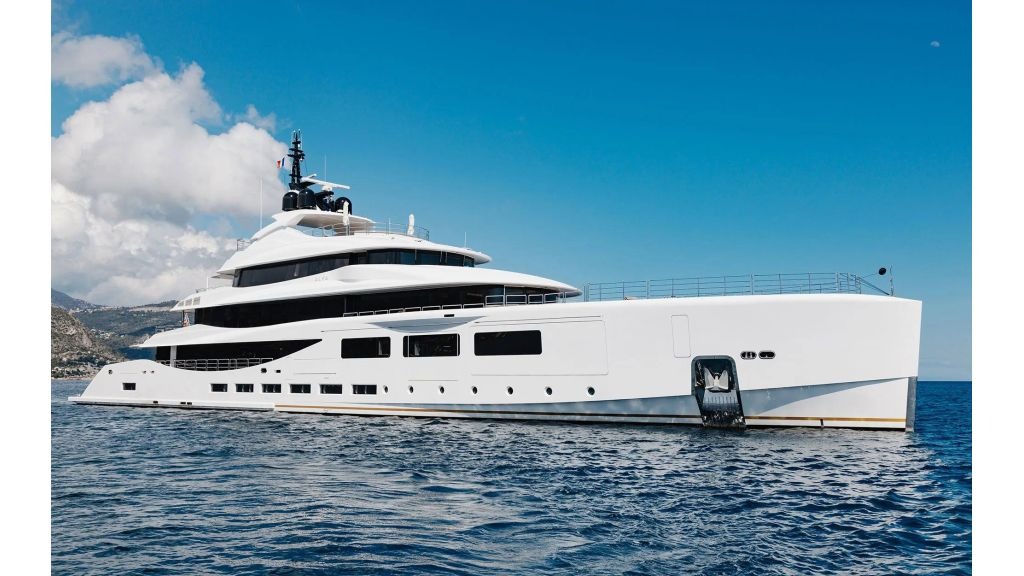 alfa-motor-yacht-001-master-1024-576