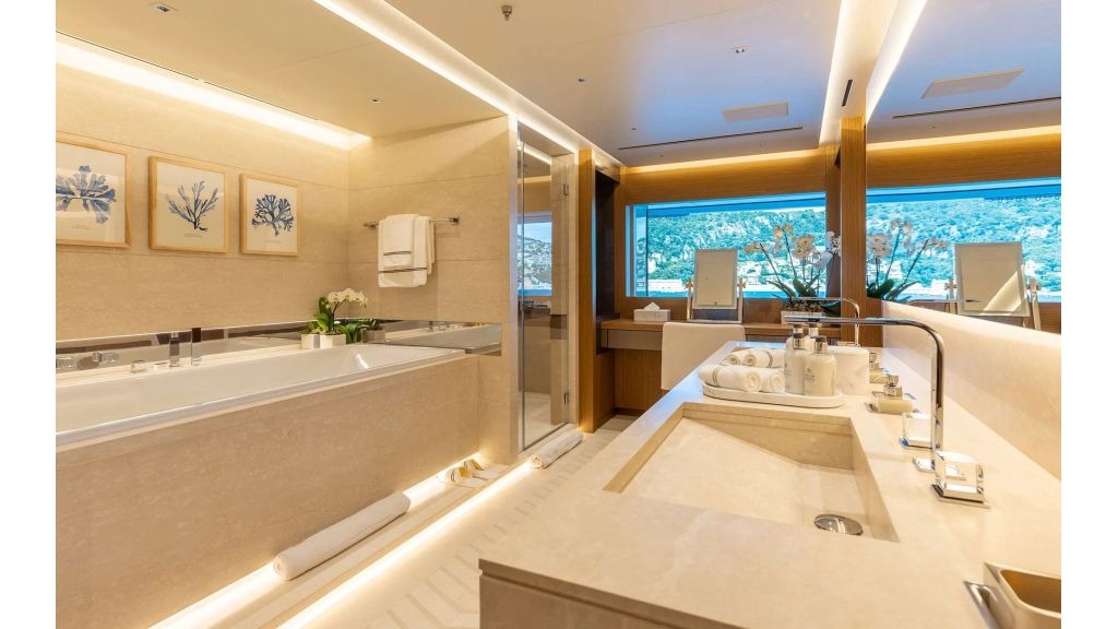 alfa-motor-yacht-009-1024-576