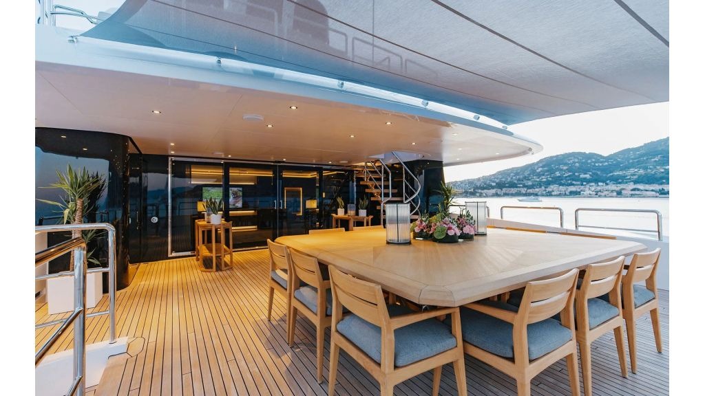 alfa-motor-yacht-022-1024-576