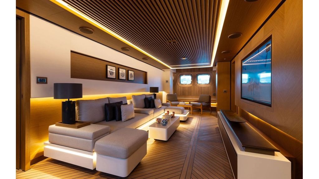 alfa-motor-yacht-025-1024-576