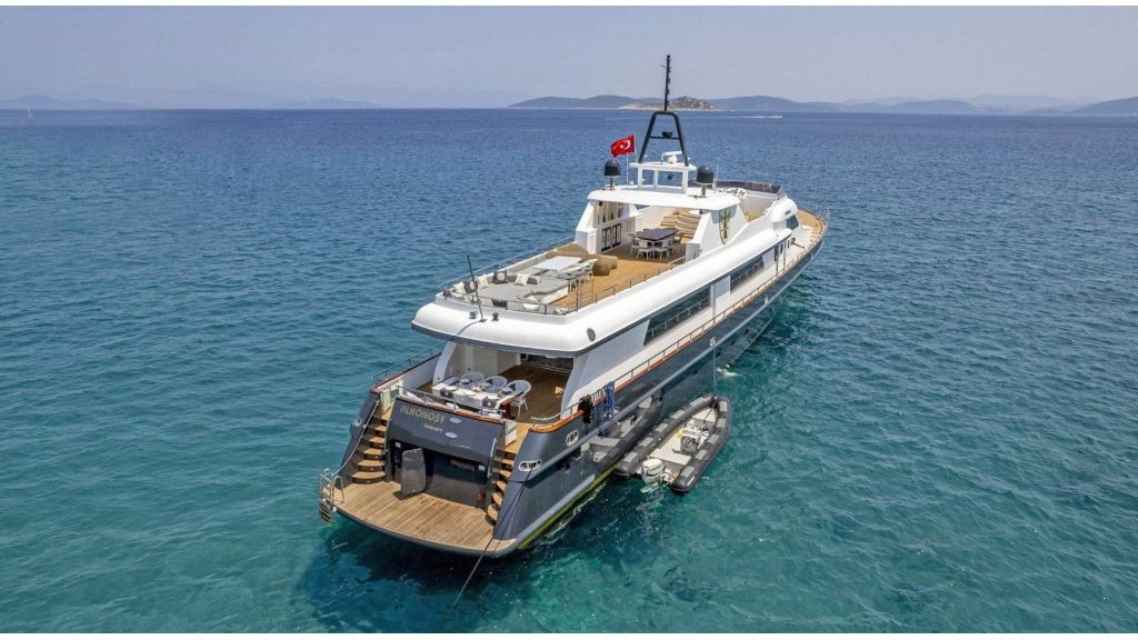 alkonost-motor-yacht-16-1024-576