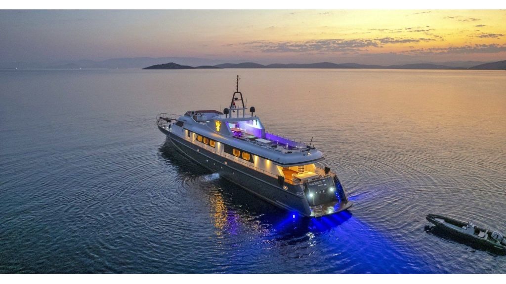 alkonost-motor-yacht-17-1024-576