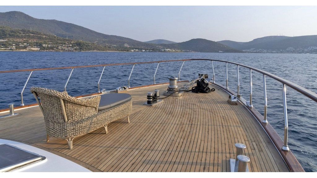 alkonost-motor-yacht-19-1024-576