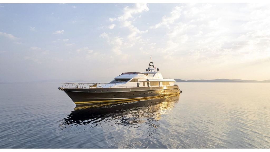 alkonost-motor-yacht-23-1024-576