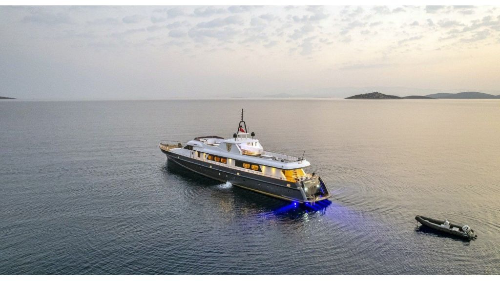 alkonost-motor-yacht-24-1024-576