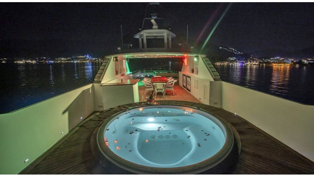 alkonost-motor-yacht-27-1024-576