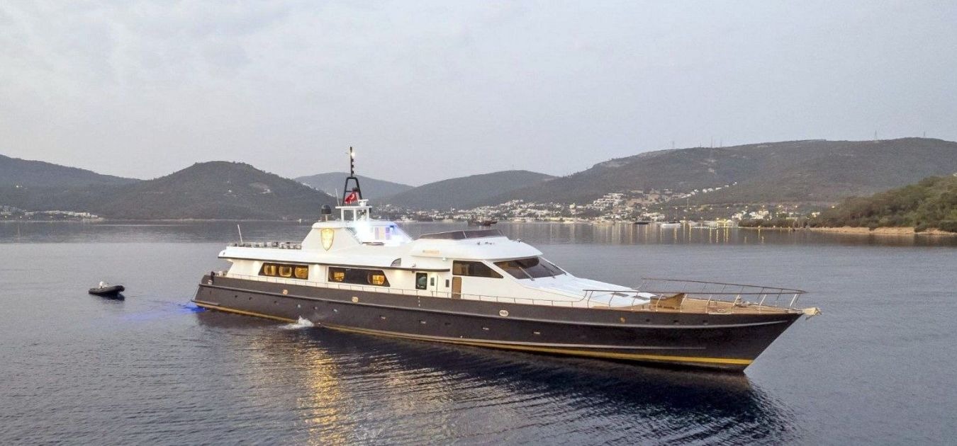 alkonost-motor-yacht-for-master-1350-630