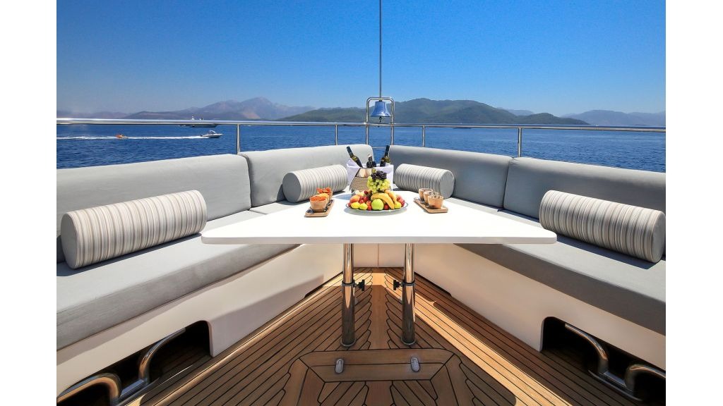 ariela-luxury-motor-yacht-18-1024-576