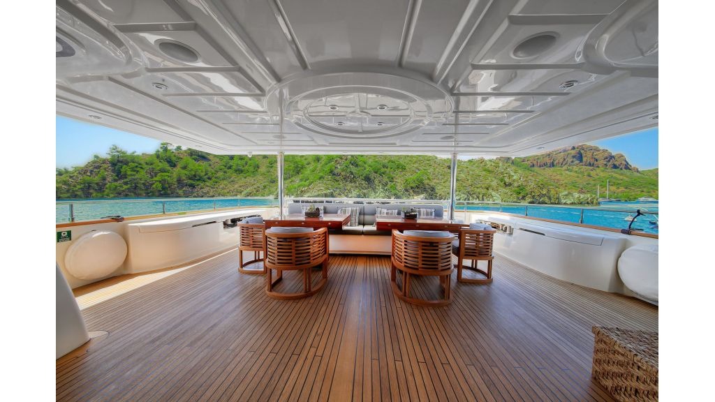 ariela-luxury-motor-yacht-34-1024-576