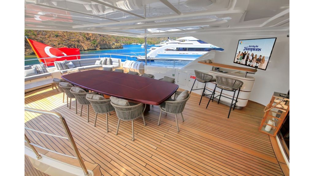 ariela-luxury-motor-yacht-42-1024-576