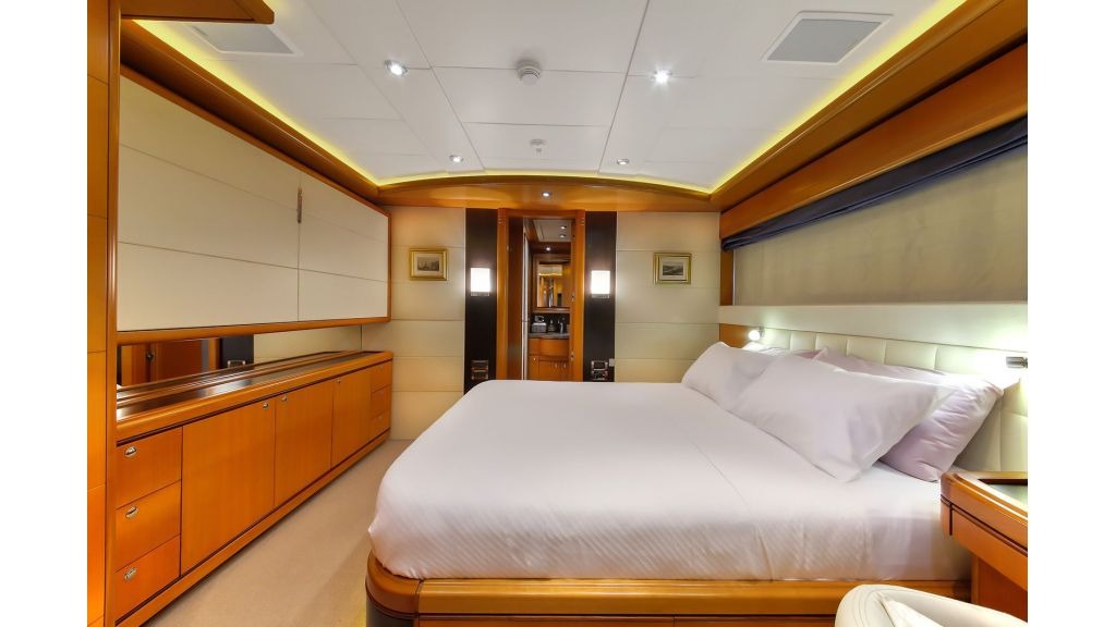 ariela-luxury-motor-yacht-5-1024-576