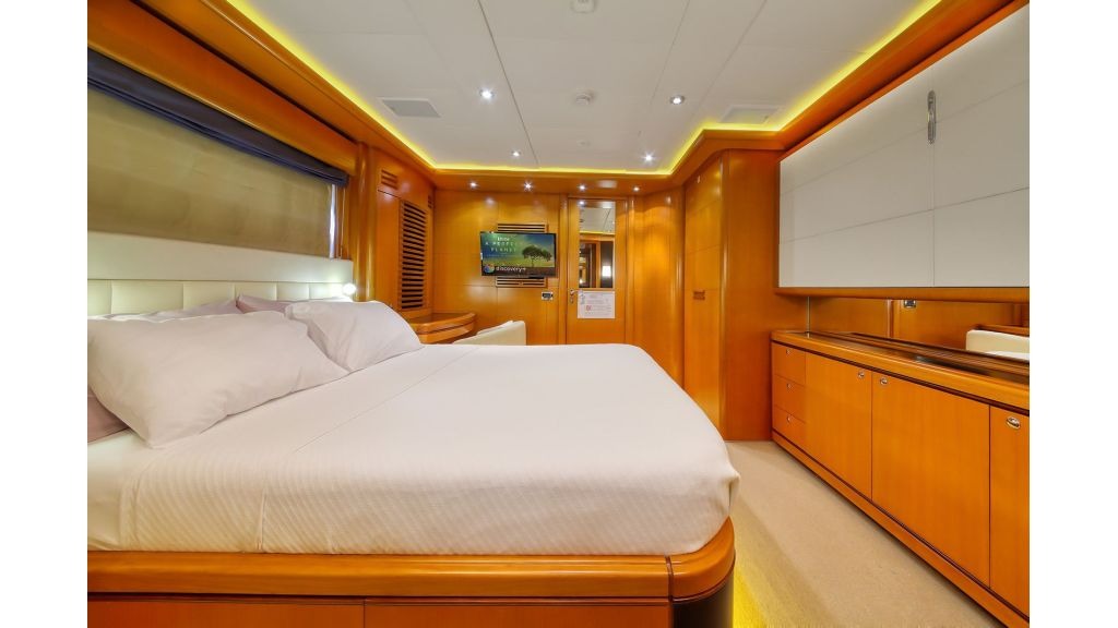 ariela-luxury-motor-yacht-6-1024-576