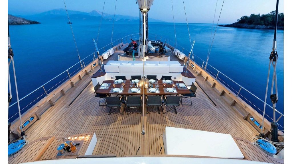 atlantika-sailing-yacht-7-1024-576