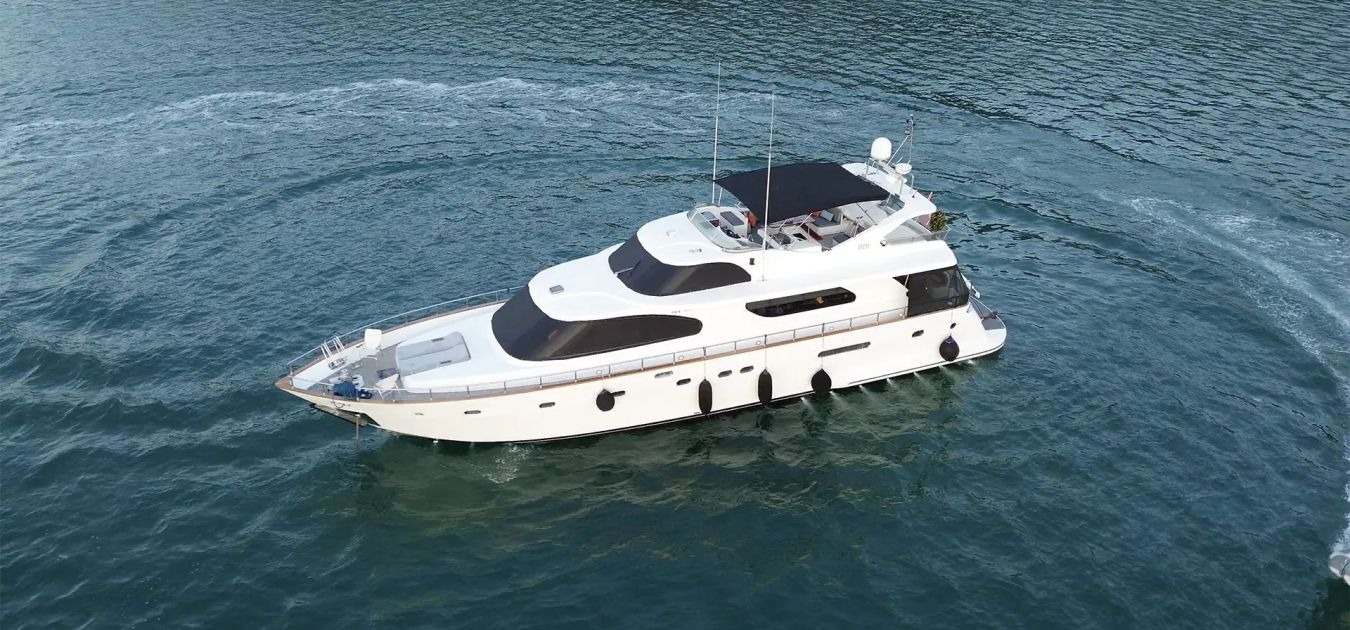 ayem-motor-yacht-001-master-1350-630