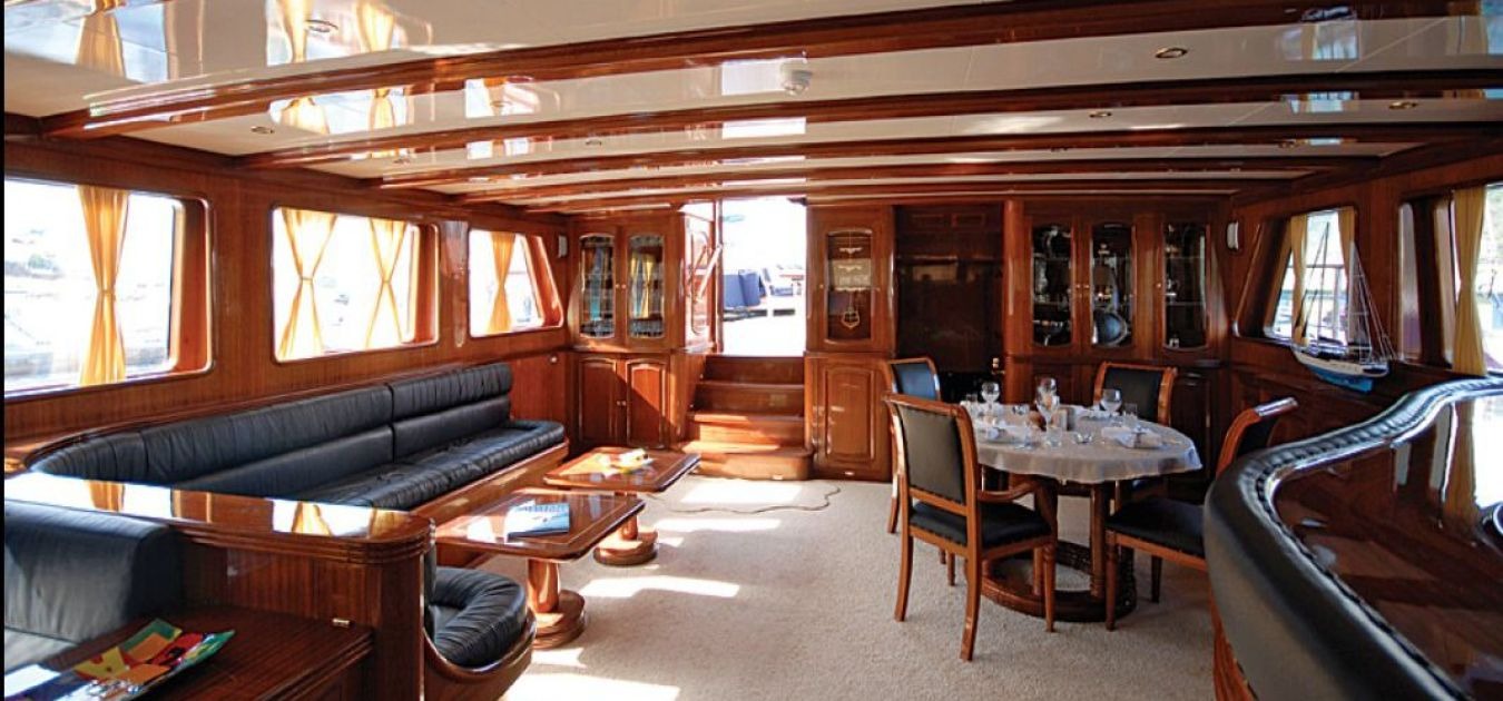 blue-eyes-crewed-luxury-gulet-master-1350-630
