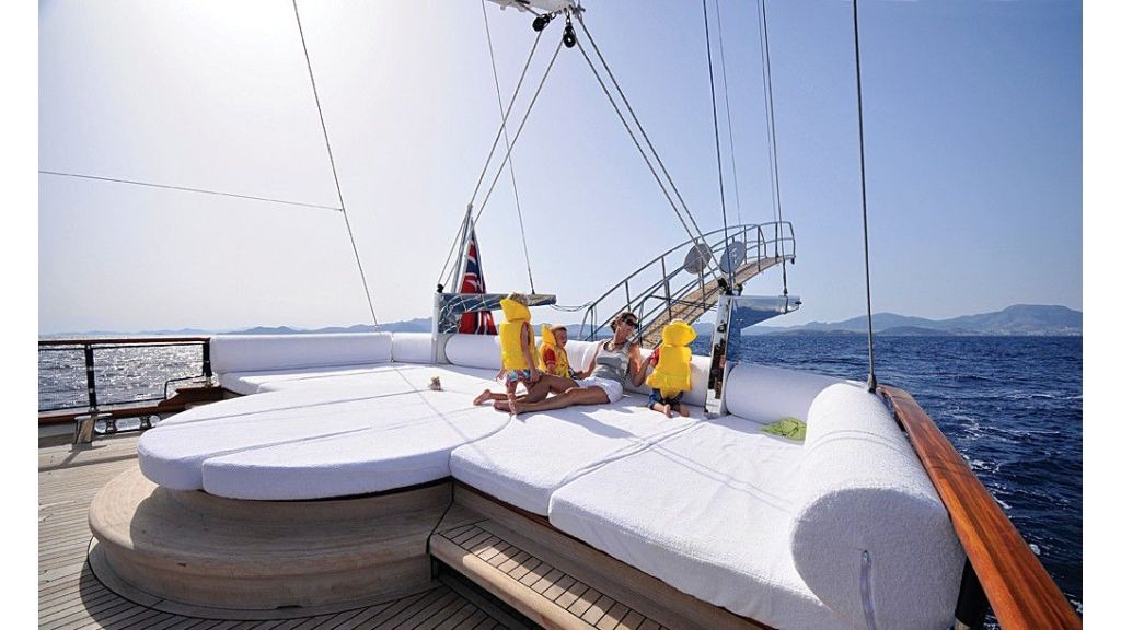 blue-eyes-luxury-charter-gulet-master-1024-576