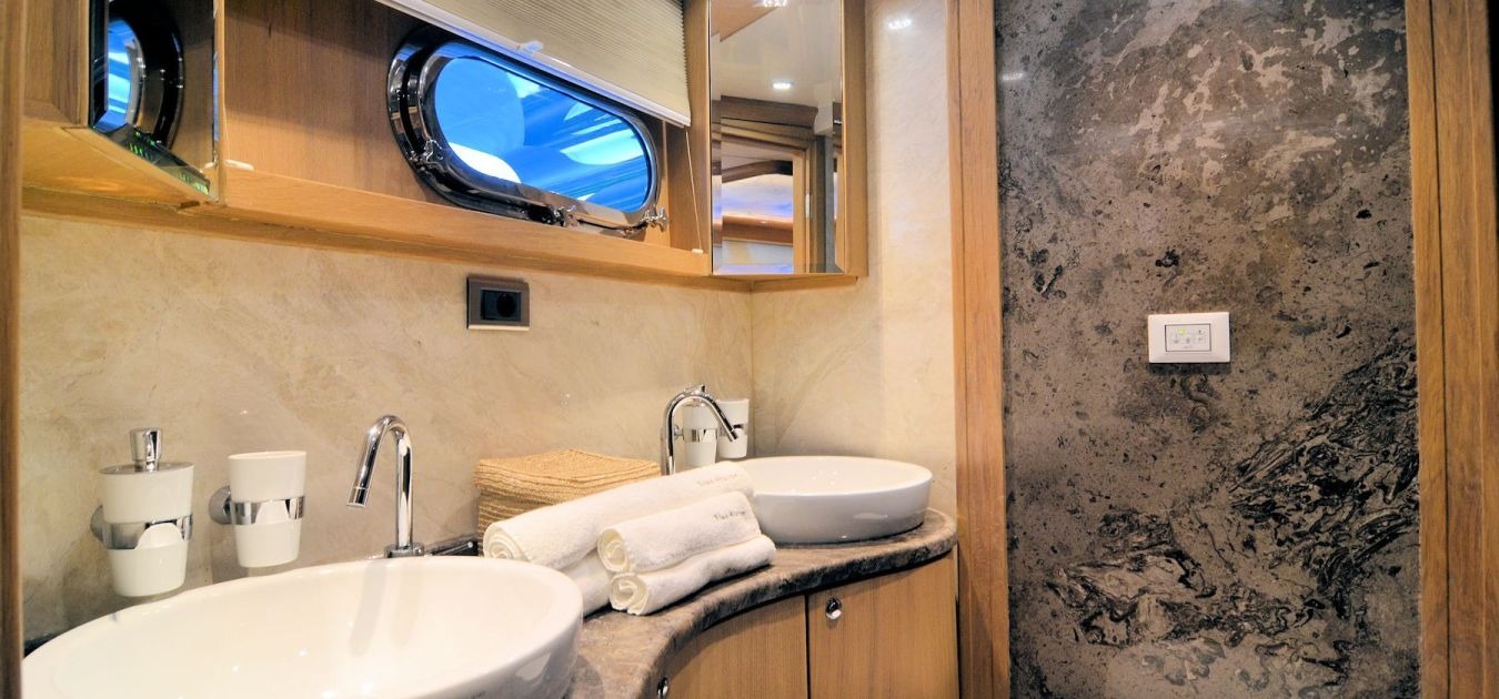 blue-heaven-aft-master-bath-room-1350-630