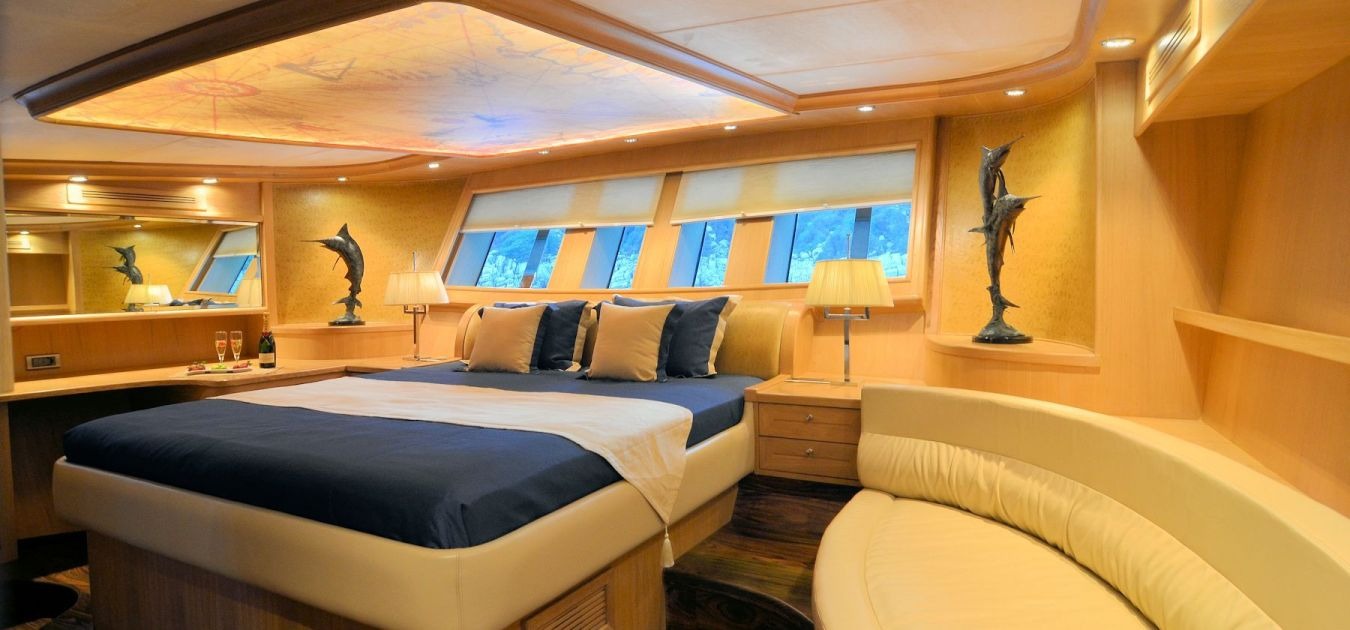 blue-heaven-aft-master-room-2-master-1350-630